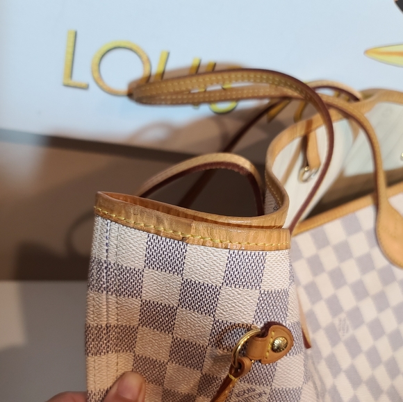 Louis Vuitton Neverfull MM - Picture 10 of 12